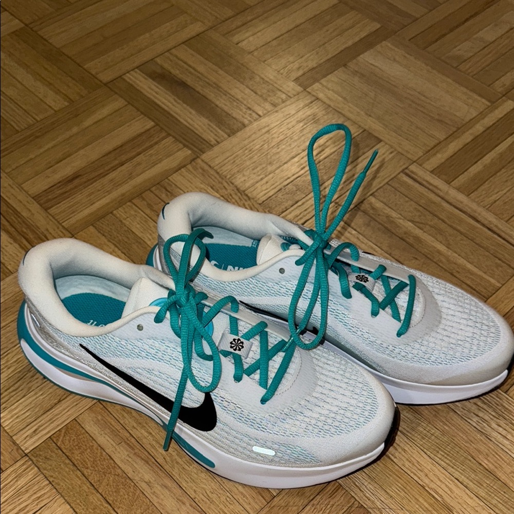 Nike Journey Run Mens Teal and White Running Shoes NWT